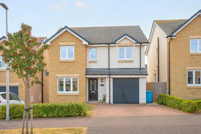 4 Bedroom Detached House For Sale In Curlew Way, Inverkeithing, KY11