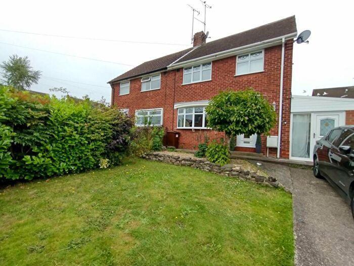 3 Bedroom Semi-Detached House To Rent In Dryden Dale, Worksop, S81