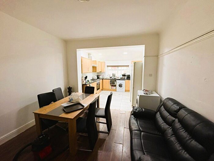 5 Bedroom Semi Detached House To Rent In Beeston Road, Dunkirk, NG7