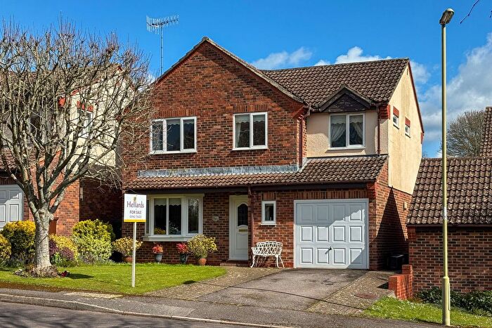 4 Bedroom Detached House For Sale In Orchard Close, Alresford, SO24