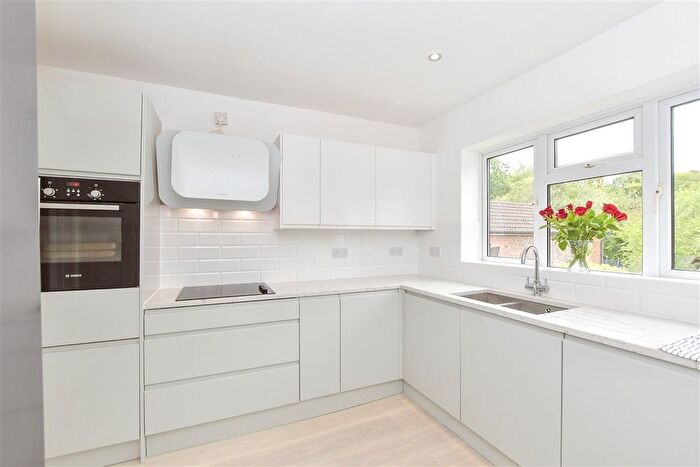 4 Bedroom Detached House For Sale In Heather Drive, St Michaels, Tenterden, Kent, TN30