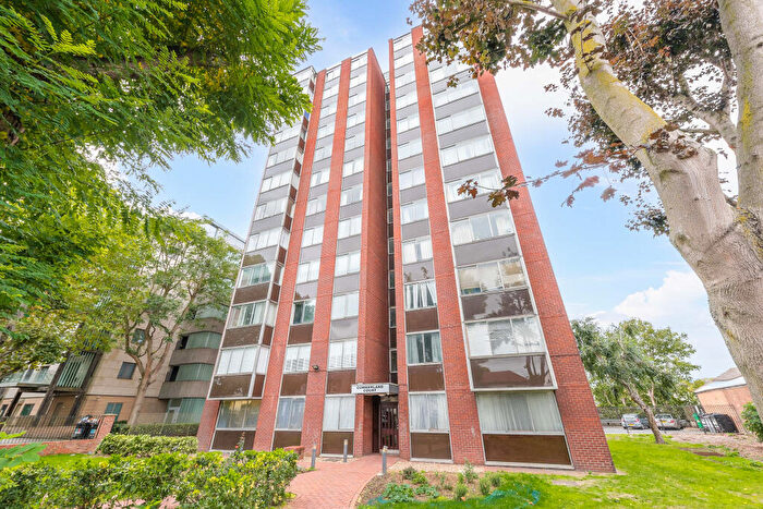 2 Bedroom Flat For Sale In Cumberland Court, Cross Road, Croydon, Surrey, CR0