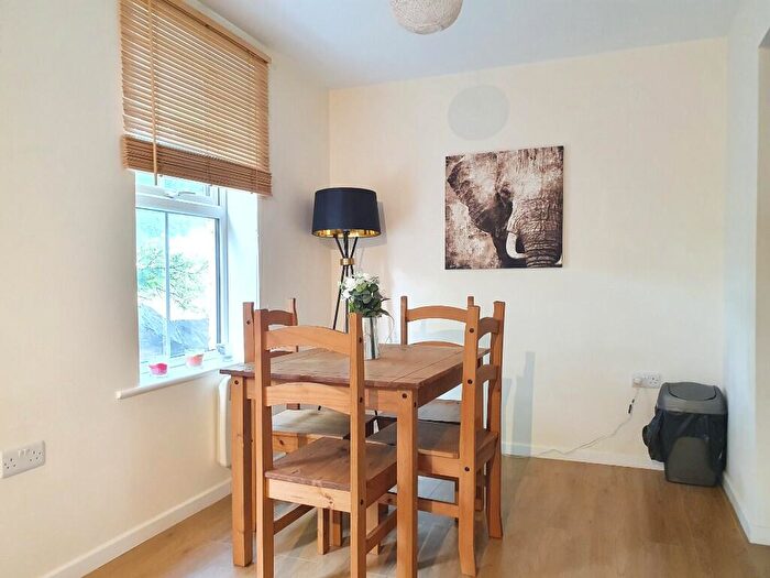 2 Bedroom Flat To Rent In Daniel Hill Mews, Sheffield, S6