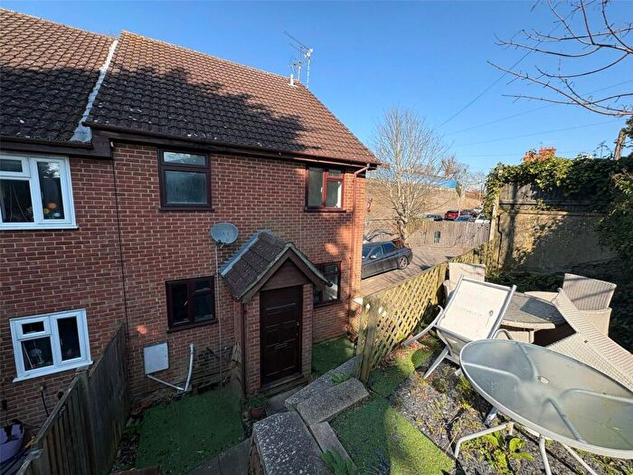 2 Bedroom End Of Terrace House To Rent In Alexandra Road, Aldershot, Hampshire, GU11