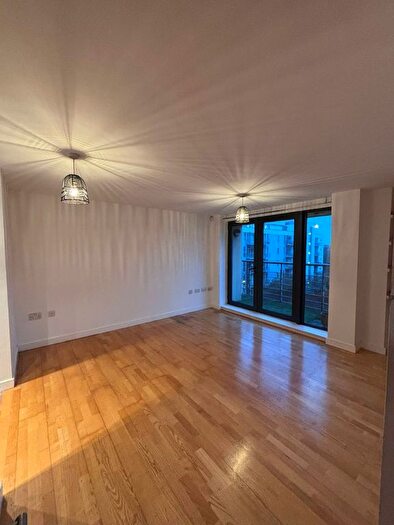 2 Bedroom Flat To Rent In Manhattan Place, Duke Street, L1