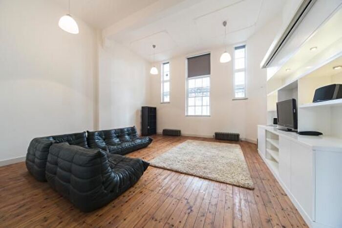 2 Bedroom Flat For Sale In Minstrel Court, Bethnal Green, E2