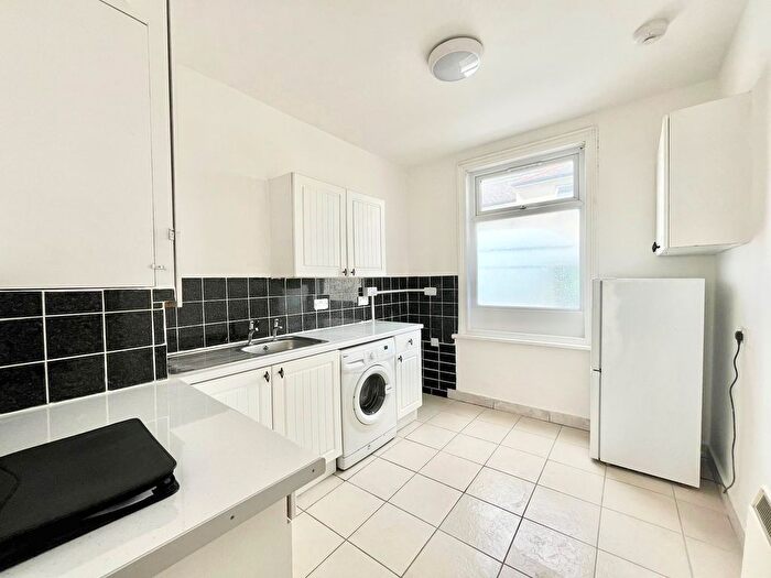 2 Bedroom Flat To Rent In Twyford Avenue, Portsmouth, PO2