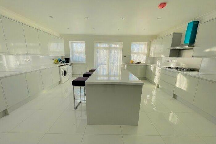 5 Bedroom Property To Rent In Lens Road, London, E7