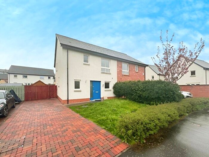 3 Bedroom Semi Detached House To Rent In Burnshot Walk, Glasgow, G5