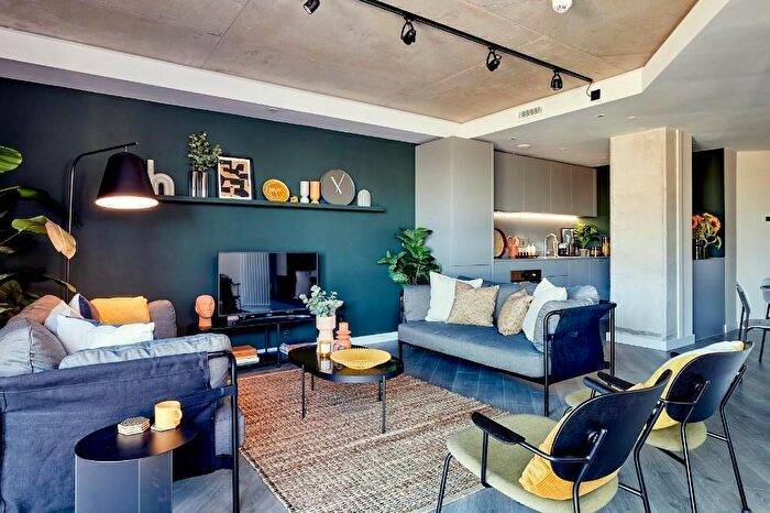 3 Bedroom Flat To Rent In Mustard Wharf At Tower Works, Industrial Collection, LS1