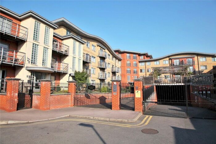 2 Bedroom Flat To Rent In Quadrant Court, Jubilee Square, Reading, Berkshire, RG1