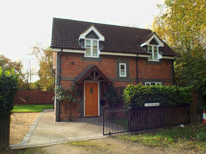 3 Bedroom Detached House To Rent In Lowden, Chippenham, SN15