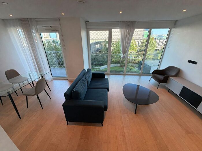 2 Bedroom Flat To Rent In Fountain Park Way, London, W12