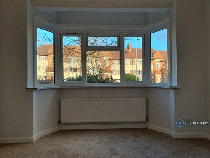 2 Bedroom Flat To Rent In Alexandra Avenue, Harrow, HA2