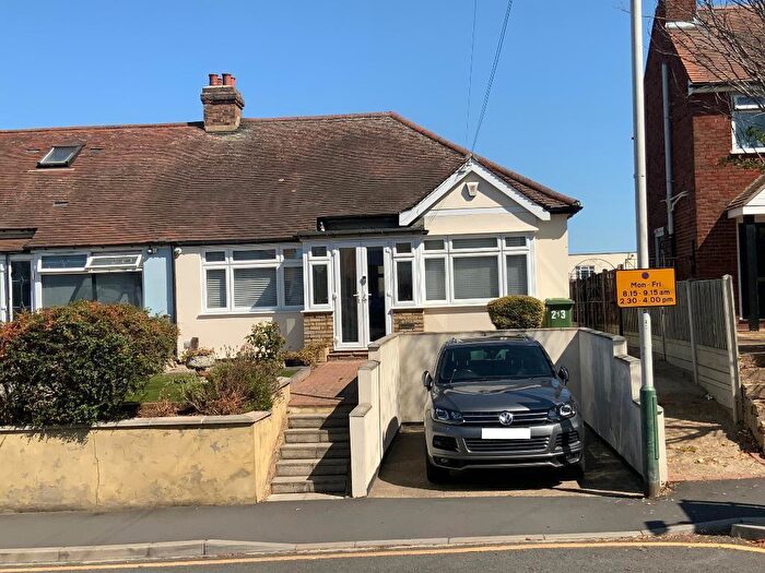 2 Bedroom Semi-Detached House For Sale In Wennington Road, Rainham, Essex, RM13