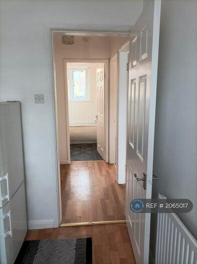 1 Bedroom Flat To Rent In Grosvenor Road, Greater London, RM8