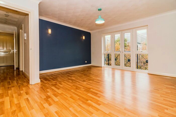 2 Bedroom Flat To Rent In Winnipeg Quay, Salford, Greater Manchester, M50