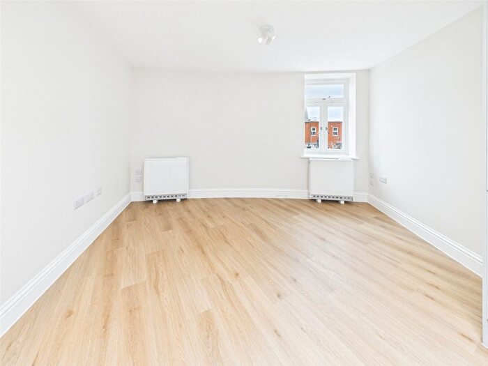1 Bedroom Flat To Rent In Harley House, London Road, Twickenham, TW1