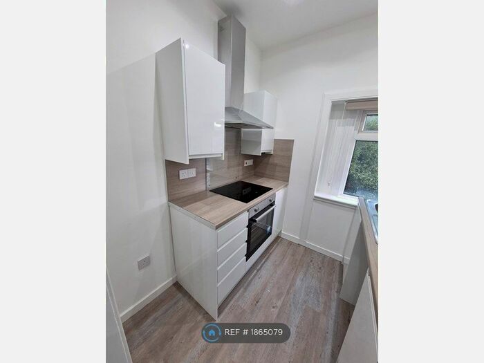 3 Bedroom Flat To Rent In Newcroft Drive, Glasgow, G44