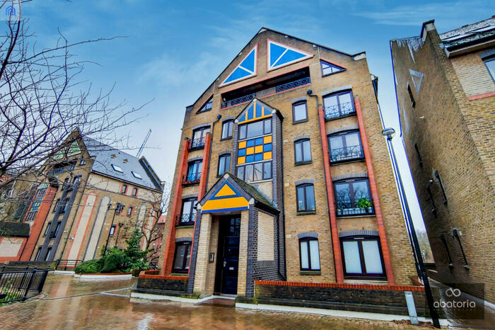 Apartment To Rent In Discovery Walk, London, E1W