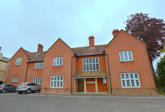 2 Bedroom Flat To Rent In Red Gables, Trowbridge, BA14