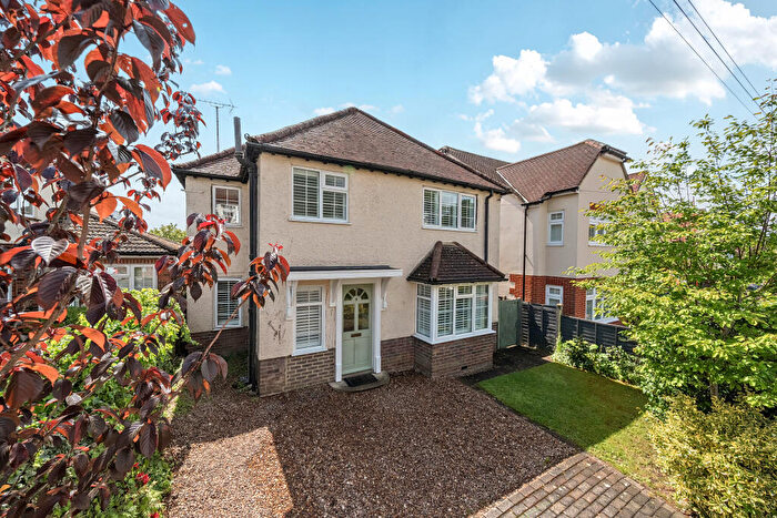 3 Bedroom Detached House For Sale In High Park Road, Farnham, GU9