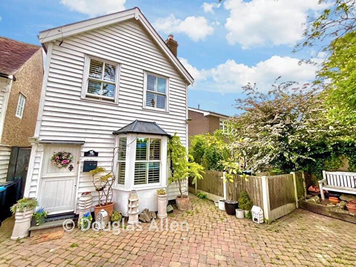 3 Bedroom Detached House For Sale In Gravel Lane, Chigwell, Essex, IG7