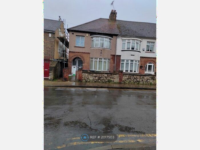 3 Bedroom End Of Terrace House To Rent In Church Road, Swanscombe, DA10