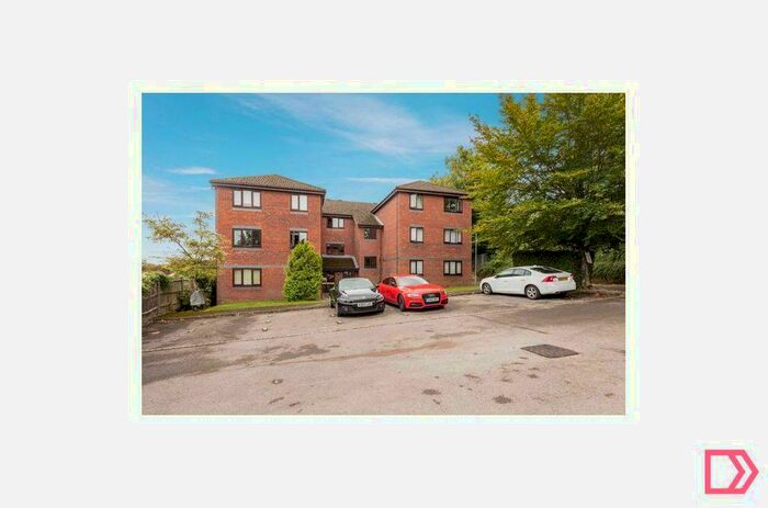 1 Bedroom Flat To Rent In Rutland Court, High Wycombe, Buckinghamshire, HP11