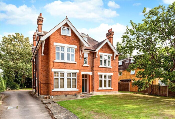 1 Bedroom Flat To Rent In Portsmouth Road, Thames Ditton, Surrey, KT7