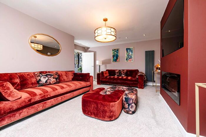 4 Bedroom Detached House For Sale In The Glade, Wyllie, Blackwood, NP12