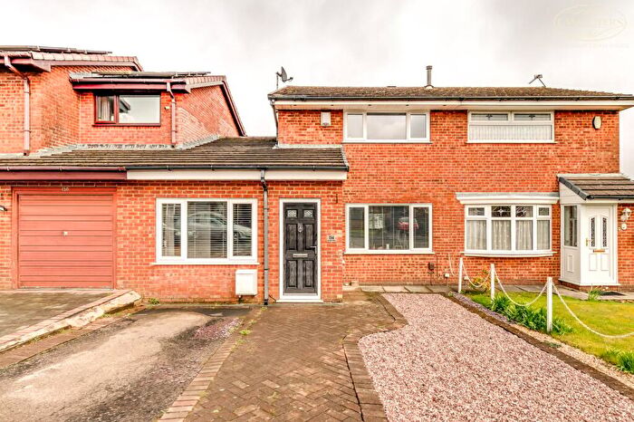 3 Bedroom Semi-Detached House For Sale In Greenbarn Way, Blackrod, Bolton, BL6