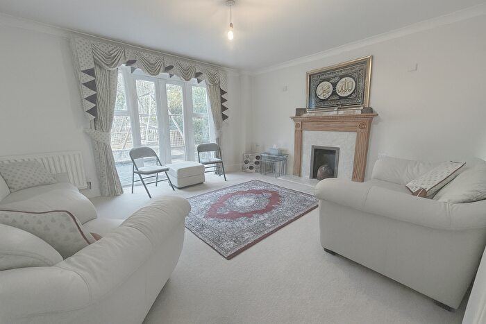 4 Bedroom Detached House For Sale In Compton Avenue, Wembley, HA0