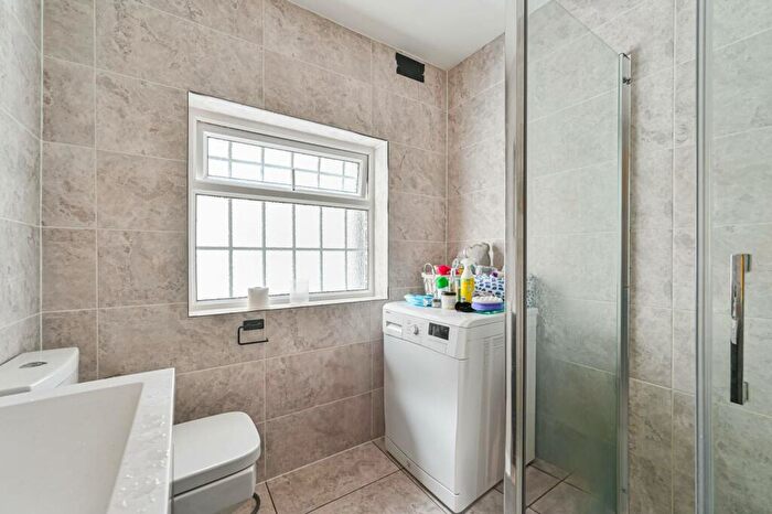 2 Bedroom Flat For Sale In Ethelbert Road, Bromley, BR1