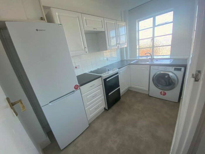 1 Bedroom Flat To Rent In Corner Fielde, Streatham Hill, London, SW2