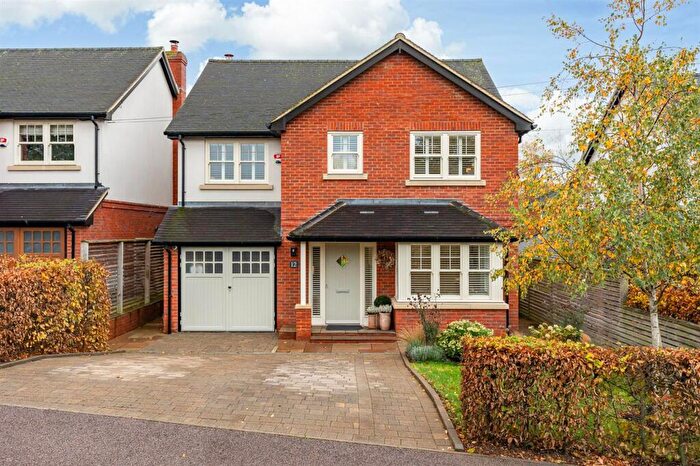 4 Bedroom Detached House For Sale In Vicarage Causeway, Hertford Heath, SG13