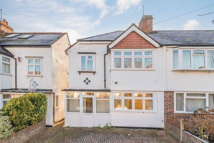 3 Bedroom Semi Detached House To Rent In Bramshaw Rise, Kingston Upon Thames, KT3