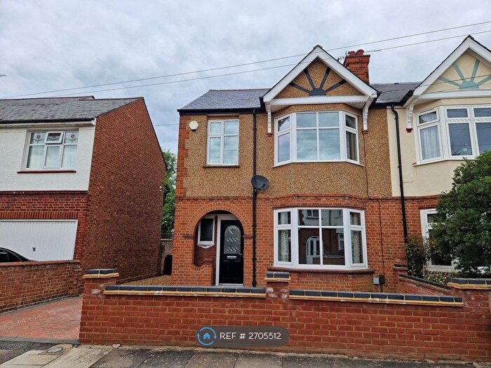 3 Bedroom Semi Detached House To Rent In Irwin Road, Bedford, MK40