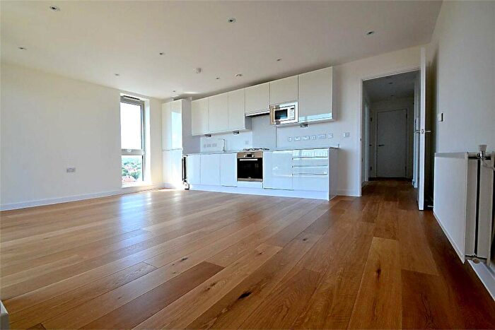 1 Bedroom Apartment To Rent In - Bromley Road, London, SE6