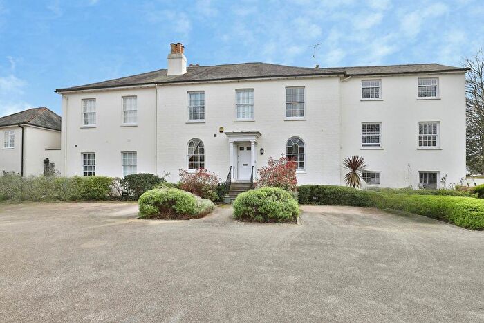 2 Bedroom Flat For Sale In Purewell, Christchurch, Dorset, BH23