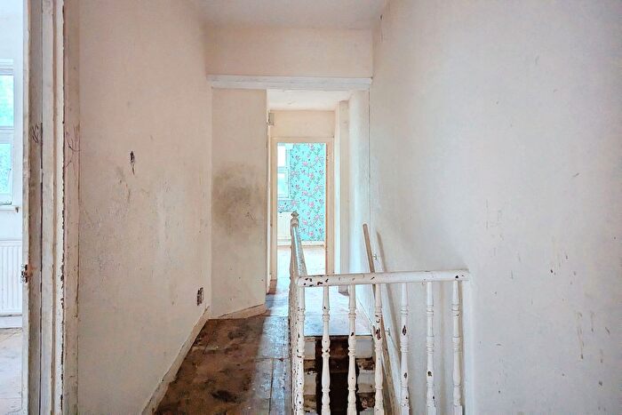 3 Bedroom Terraced House For Sale In Parish Lane, London, SE20