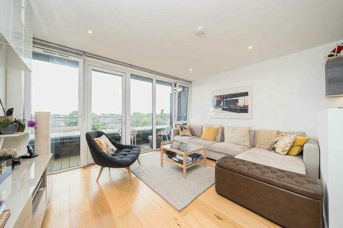 2 Bedroom Flat To Rent In Denman Avenue, Southall, UB2