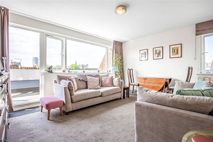 2 Bedroom Flat To Rent In Banbury Street, London, SW11