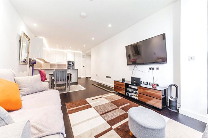 2 Bedroom Apartment To Rent In Charles Clowes Walk, London, SW11