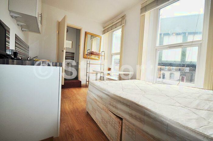 Studio To Rent In Commercial Road, London, E14