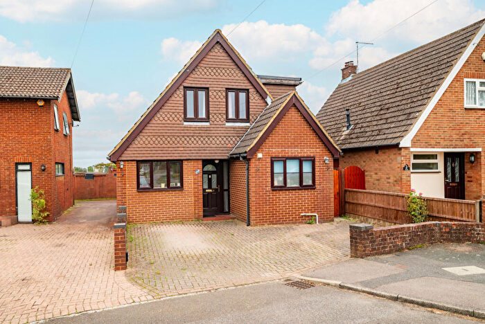 4 Bedroom Detached House For Sale In Five Oaks, Caddington, Luton, Bedfordshire, LU1