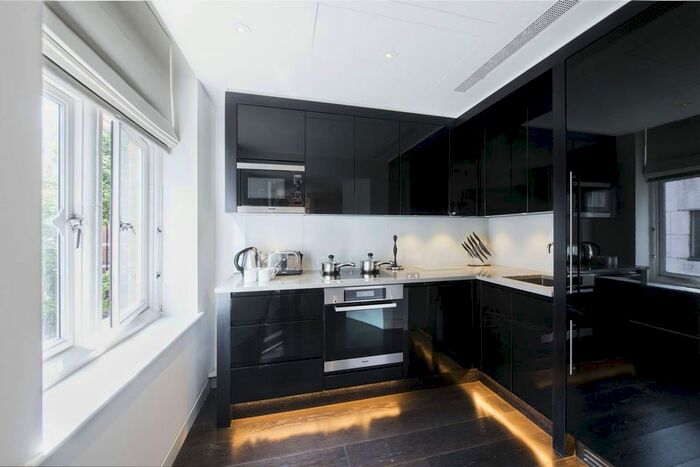 1 Bedroom Flat To Rent In Duke Street, Mayfair, London, W1K