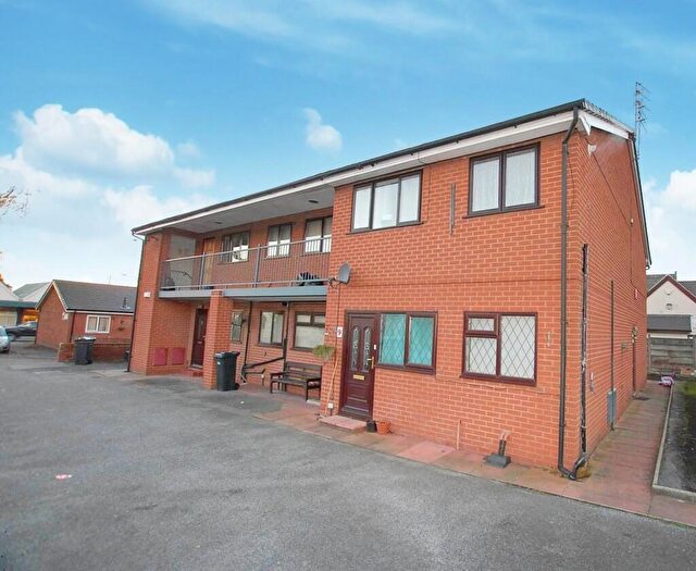 2 Bedroom Flat For Sale In Heywood Street, Little Lever, Bolton, BL3