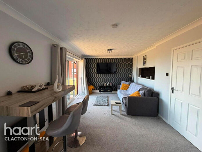 2 Bedroom Flat To Rent In Marine Parade East, Clacton-on-sea, CO15