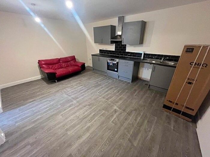 3 Bedroom Flat To Rent In Emerald Street, Cardiff, CF24